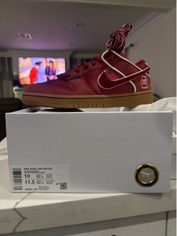 Kobe dunks size 10