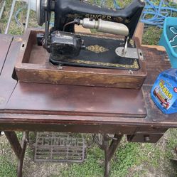 1925 Singer Sewing Machine 