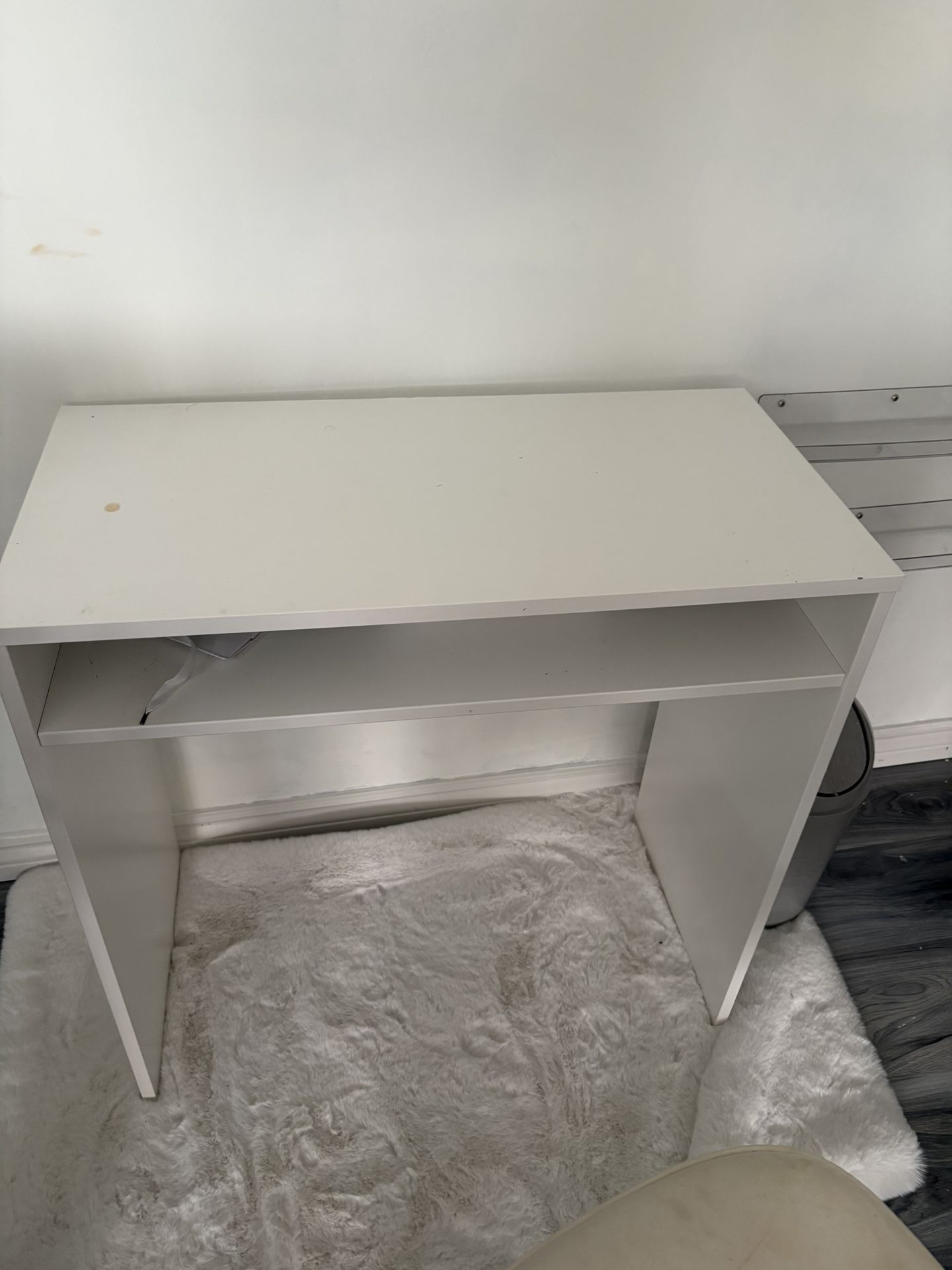 White Desk 