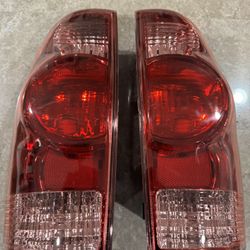 Toyota Tacoma Tail Lights Assembly, Tail Lamp Assembly Fit for 2005-2015 Tacoma Pickup Rear Driver Side & Passenger Side, Without Bulb