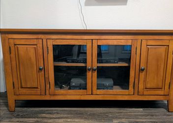 Nice TV stand