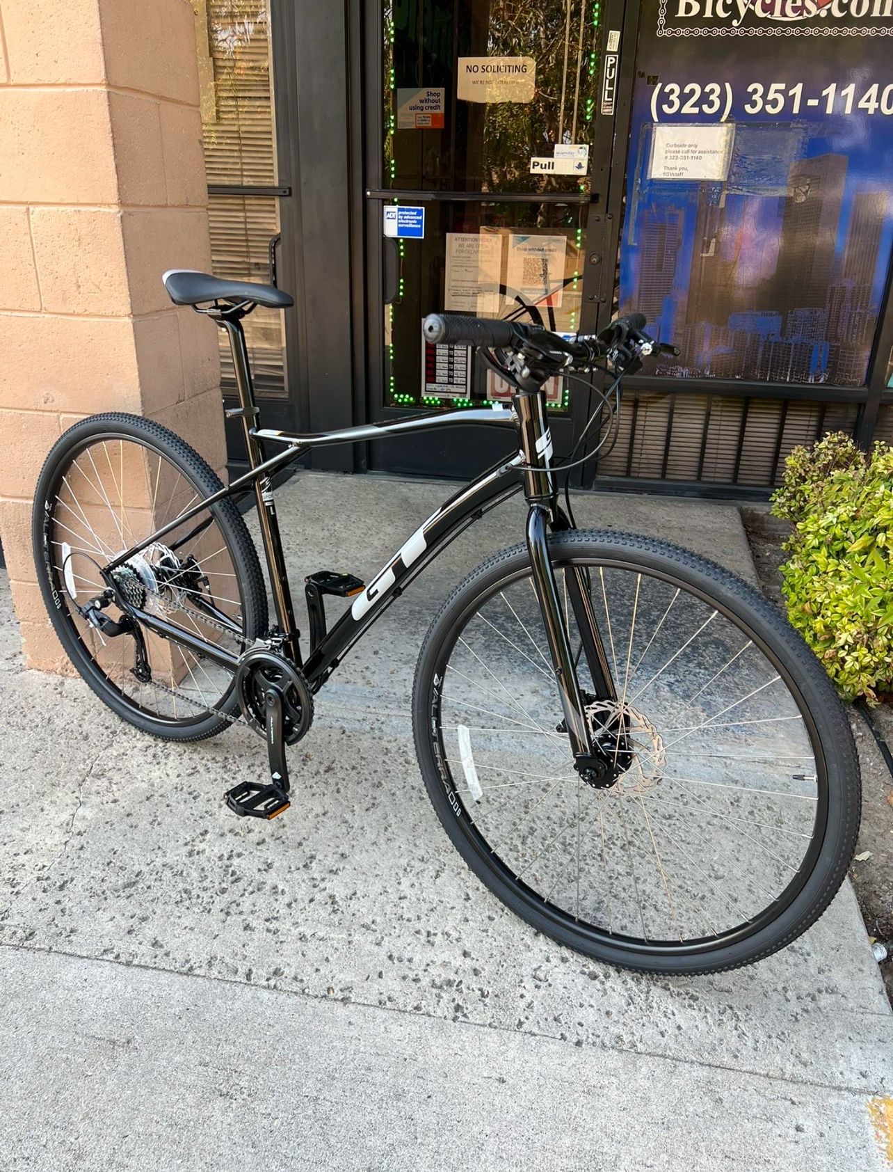 GT Transeo Sport city commuter hybrid road bike