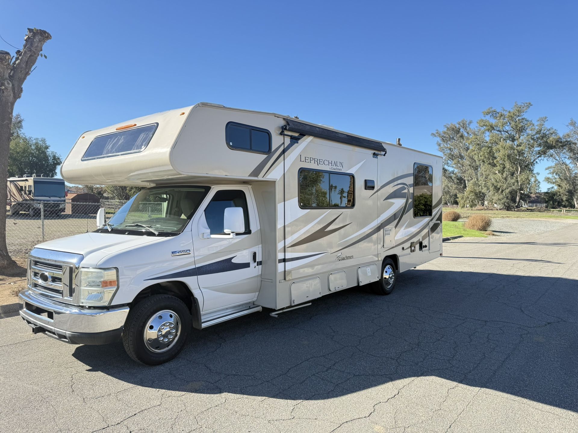 2017 Coachman Leprechaun 