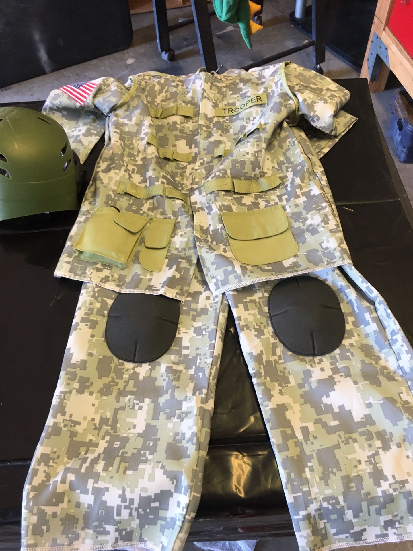 Boys trooper costume size 810