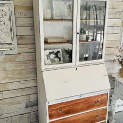 Desk / Hutch / Cabinet 