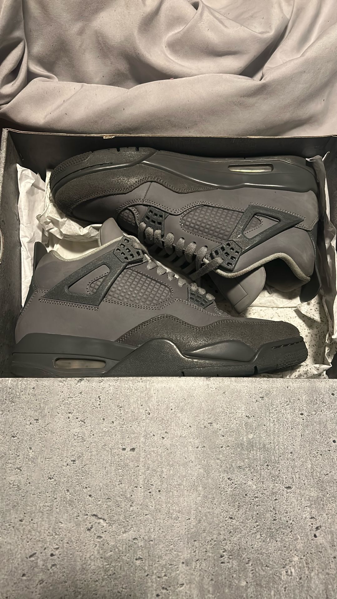 Size 9 jordan 4 cimets/GRIS FER