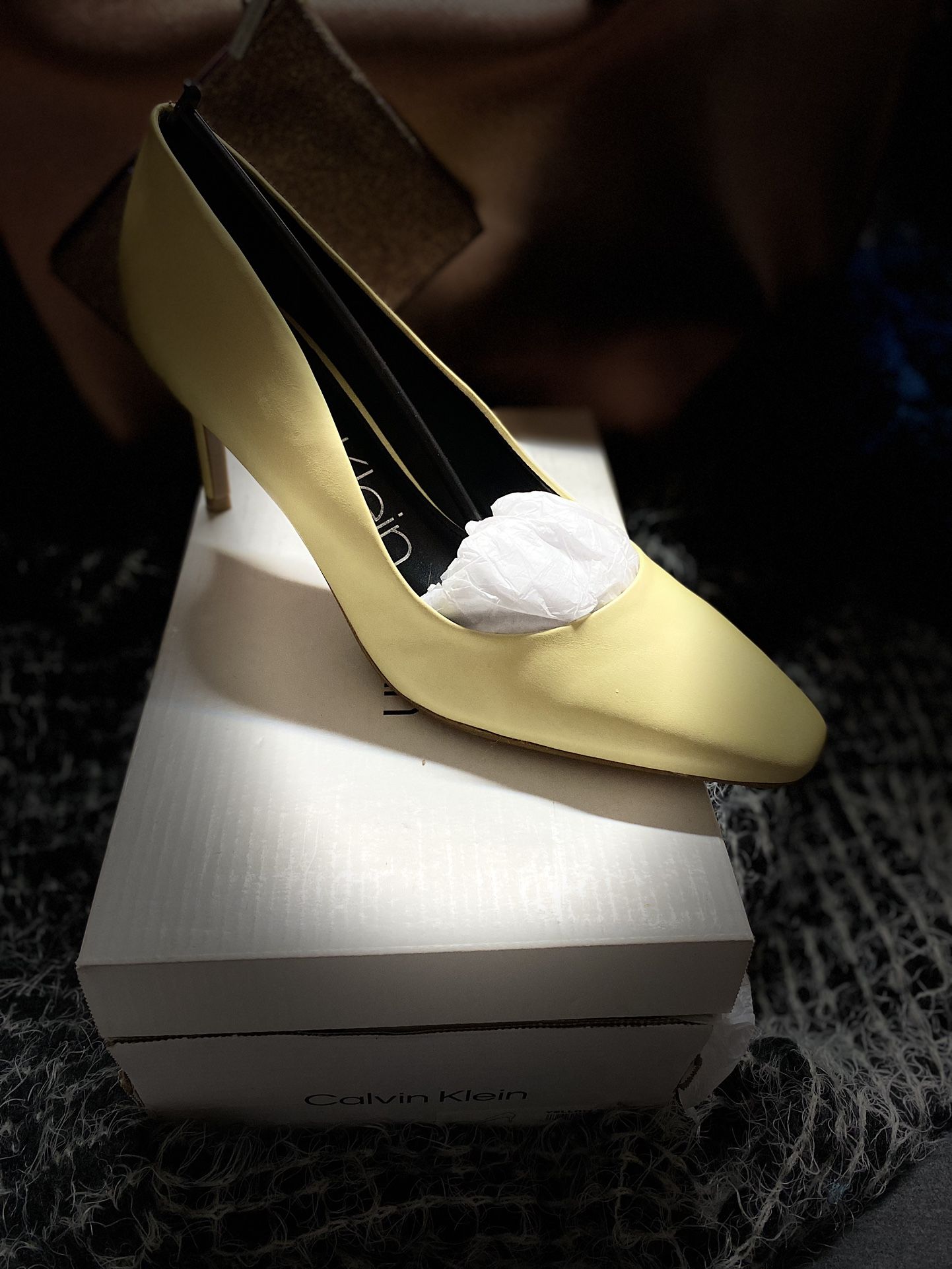 Calvin klein yellow pumps sale