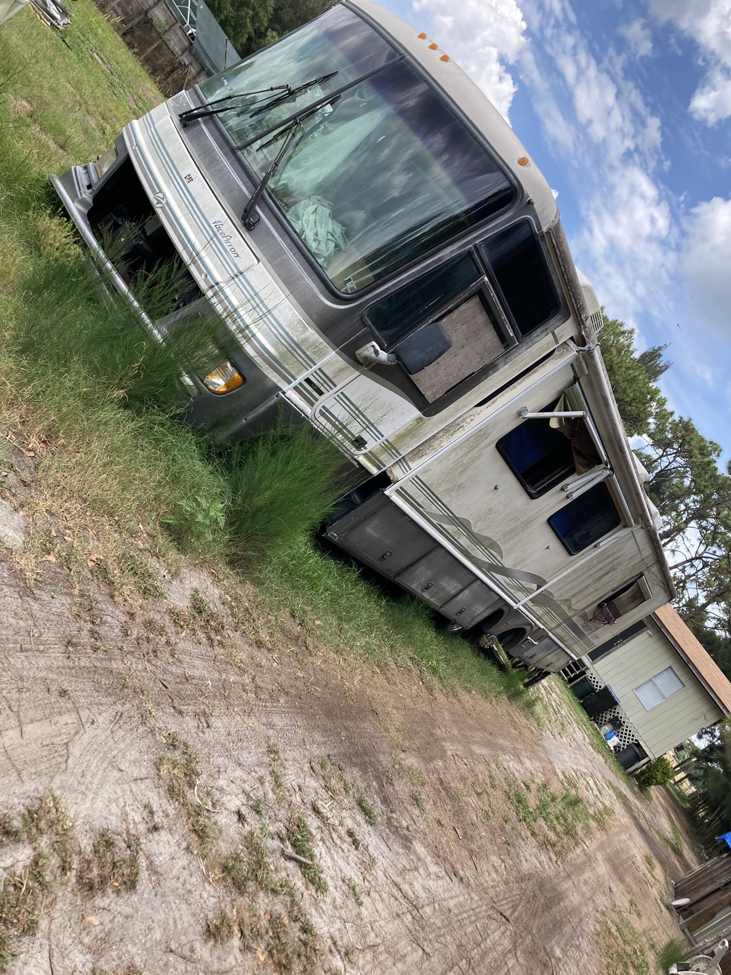 Photo 2000 Pacearmor Fleetwood Motorhome