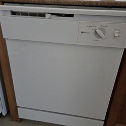 GE Americana 23" Dishwasher