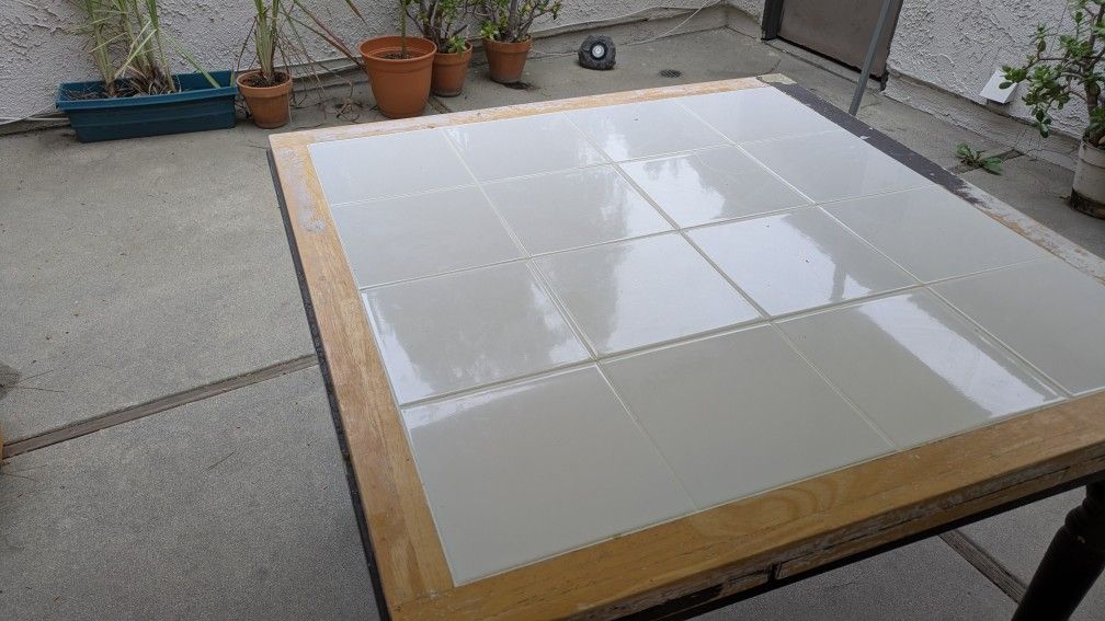 Extendsble Dining Table