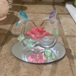 VINTAGE BEAUTIFUL Blue & Purple Hummingbird's w/ Pink Flower Heart Shape Glass Statue on Mirror.