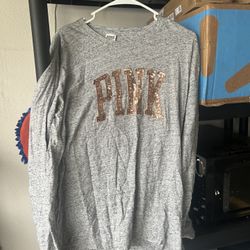 Woman, long sleeve shirt