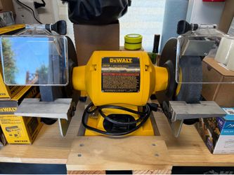 DeWALT DW758 Bench Grinder
