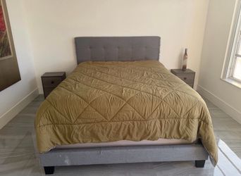 Queen bedroom set, box, mattress, 2 night stands
