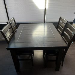 4 Chairs + Dining Table Set. 