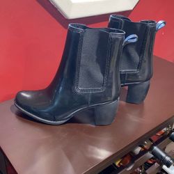 BLACK WATERPROOF BOOTS SIZE 8 