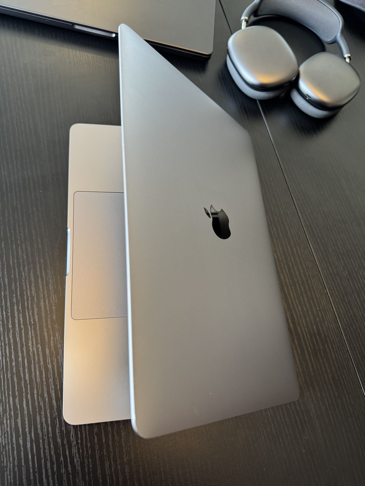 Apple MacBook Pro 2020 with Apple M1 Chip (13-inch, 8GB RAM, 256GB SSD Storage) Space Gray 