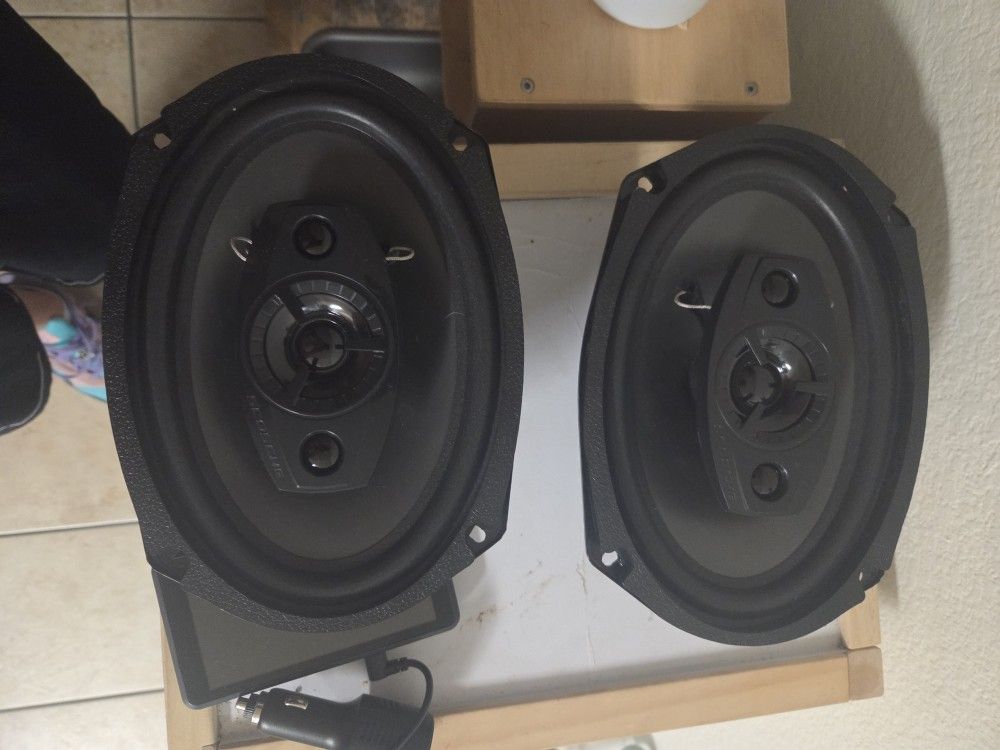 2 Scorche 6X9 Speakers Near New