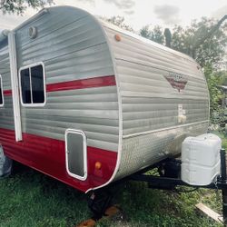 🛻 FOR SALE: 2018 Retro Camper – 24 ft 