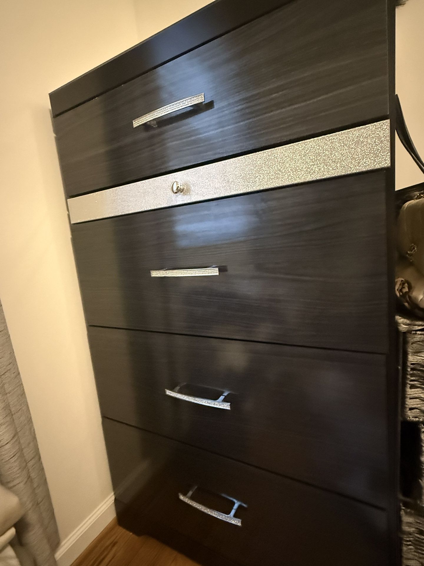 BEAUTIFUL NEW BEDROOM SET WITH MATTRESS