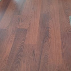 600+ Sq Ft Laminate Flooring