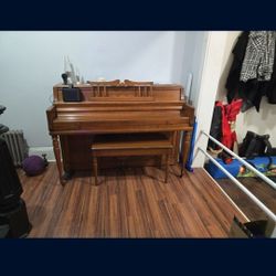 🎹 FREE Piano — Must Go! 🎹