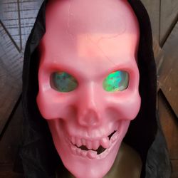 Vintage 90s NOS Hologram Eyes Skull Halloween Mask Glowing Pink By Clown Alley


New out of Package

