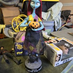 Sally Statue NIGHTMARE BEFORE XMAS