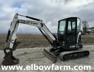 Very Clean2021 Bobcat E35 Mini Excavator