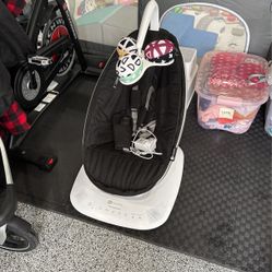 4moms MamaRoo Multi-Motion Baby Swing, Bluetooth Enabled with 5 Unique Motions, Black