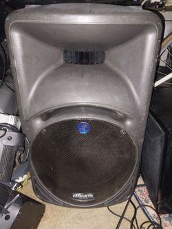 Speaker mackie .