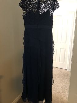 Adrianna Papell navy prom/outgoing dress. Size 6p.