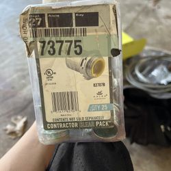 13, 3/4 EMT Pipe Connectors 