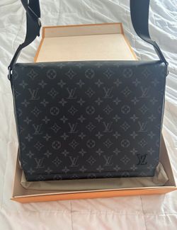 Louis Vuitton Messenger Bag