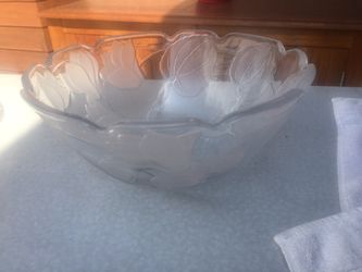 Glass salad bowl
