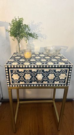 Beautiful 1 drawer nightstand with Gold Metal Base