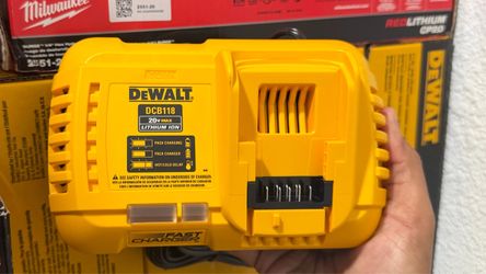 Dewalt 20v/60v fast Charger 8Amp