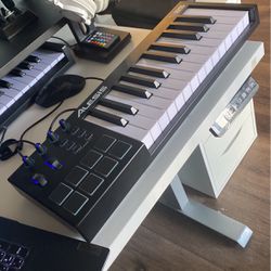 Alesis V25 Midi Keyboard 
