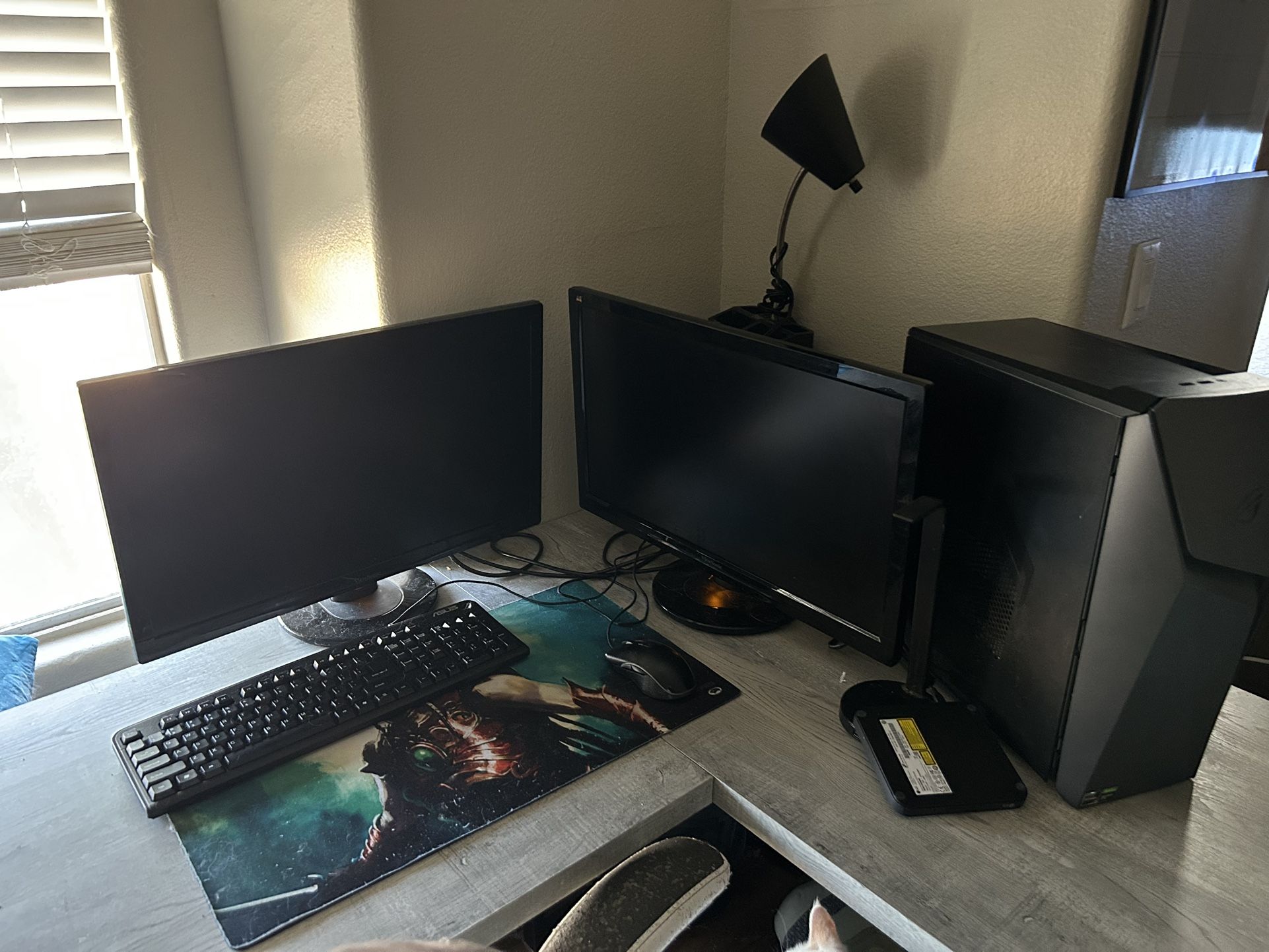 Asus PC with Viewsonic Monitors