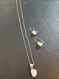 Necklace and pendant earrings