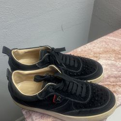 Shoe