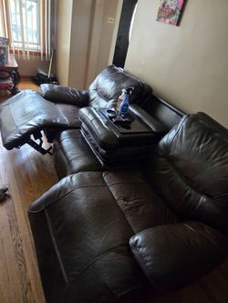 FREE 3 SEAT RECLINER PICKUP ONLY