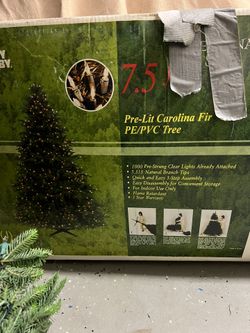 7.5 Foot Christmas Tree