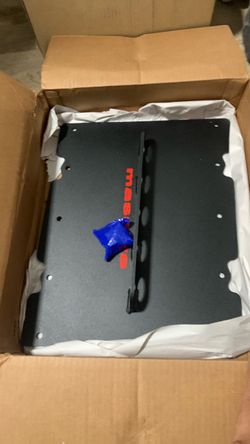 Engine lifting plate