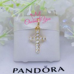 Adorable Charm de plata 925 para pulsera Pandora Momentos.