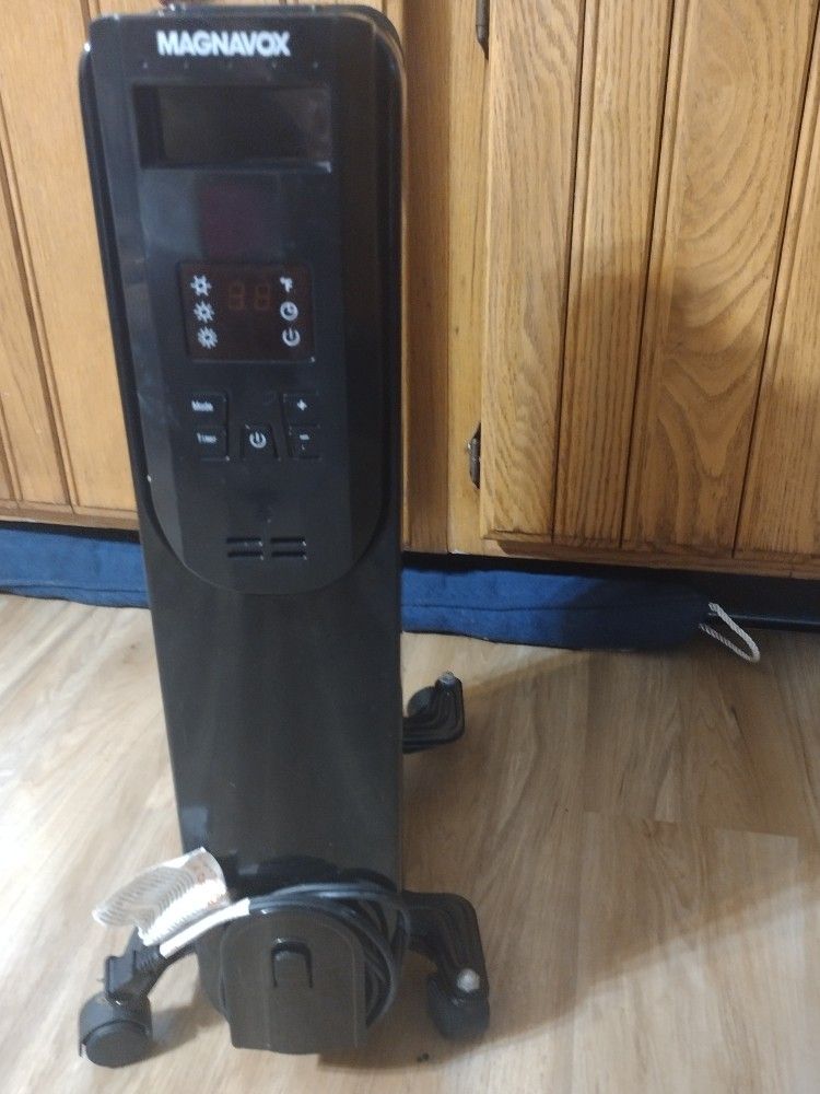 Magnavox 1500watt Oil Filled Digital Radiator Space Heater for Sale in  Mckeesport, PA - OfferUp