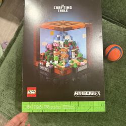 Lego Minecraft crafting table Set - UNOPENED 