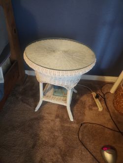 Little Wicker Table With Glass Top