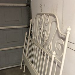 Full  bedsize metal bedframe