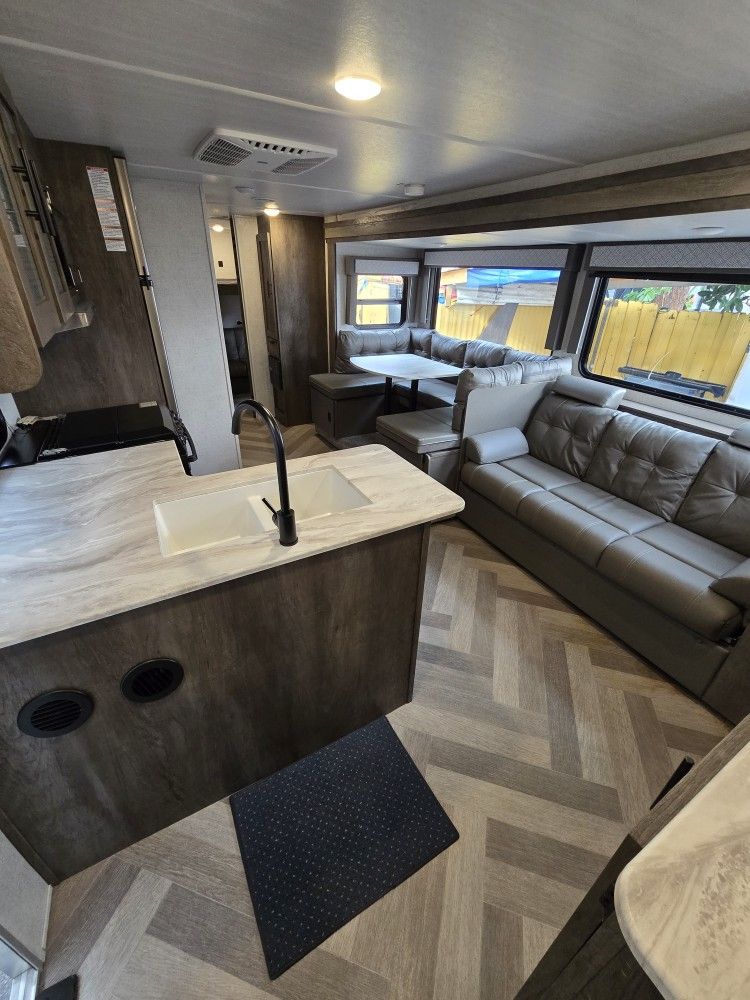Rv Travel Trailer 27ft 2021